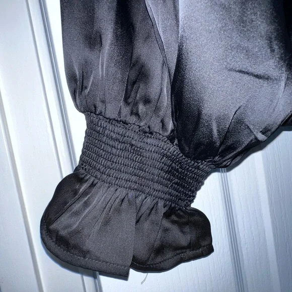 Entro Brand, black, puffy sleeves, - Picture 3 of 6